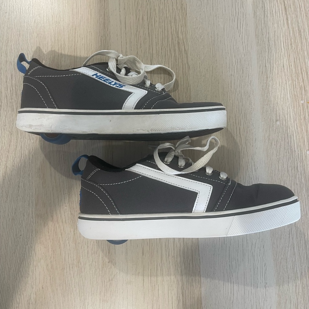 HEELYS youth size 5 skater shoes